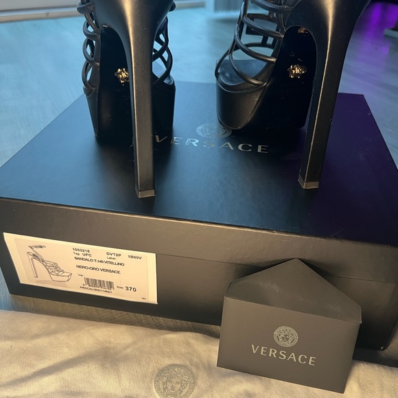 Greca Maze Leather Heels size 37 by Versace - Picture 5 of 7